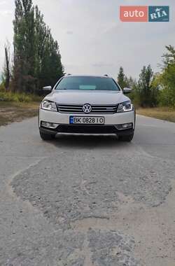 Универсал Volkswagen Passat Alltrack 2014 в Вараше
