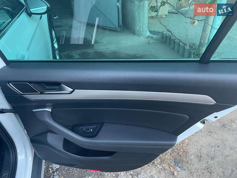 Универсал Volkswagen Passat Alltrack 2016 в Подольске