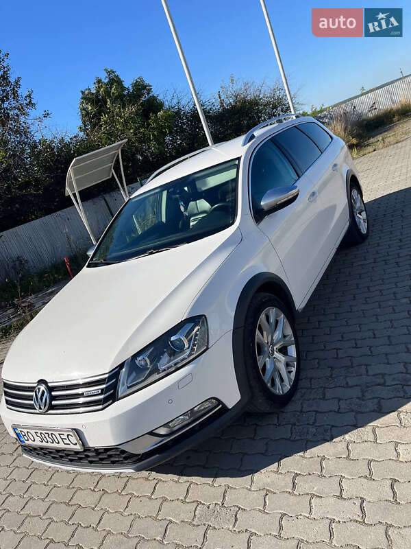 Универсал Volkswagen Passat Alltrack 2012 в Подгайцах