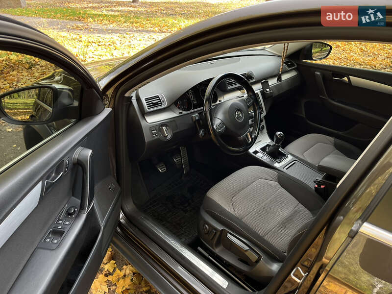 Универсал Volkswagen Passat Alltrack 2012 в Каменке