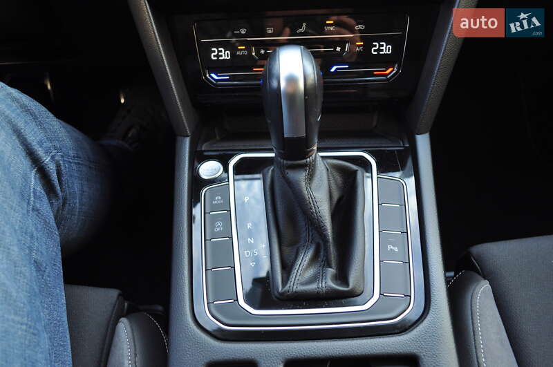 Универсал Volkswagen Passat Alltrack 2022 в Киеве