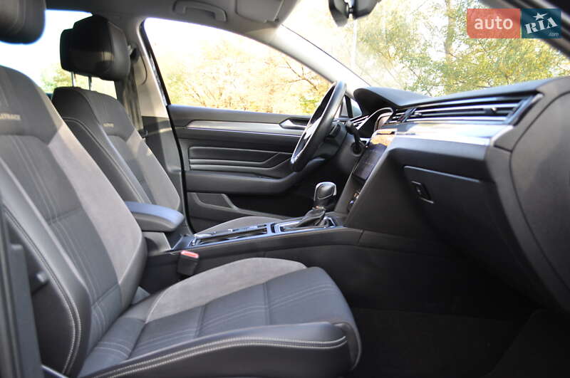 Универсал Volkswagen Passat Alltrack 2022 в Киеве