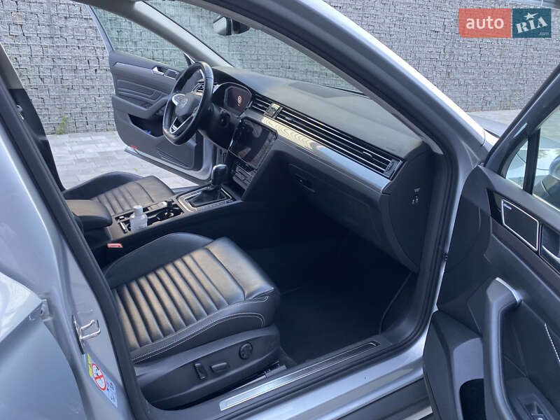 Универсал Volkswagen Passat Alltrack 2021 в Луцке