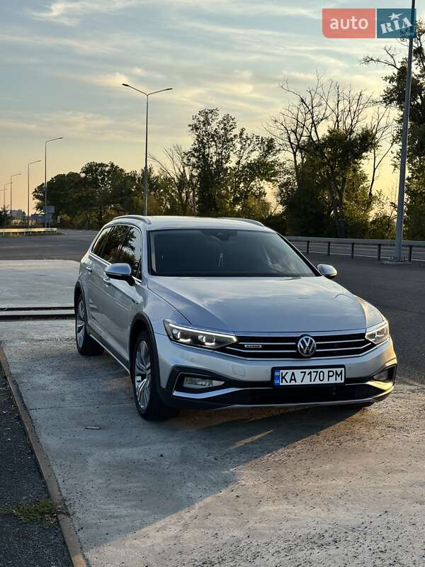 Універсал Volkswagen Passat Alltrack 2019 в Києві