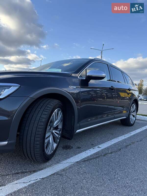 Универсал Volkswagen Passat Alltrack 2018 в Киеве
