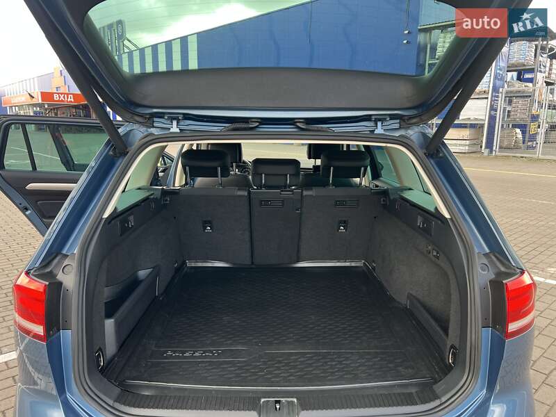 Универсал Volkswagen Passat Alltrack 2017 в Дубно