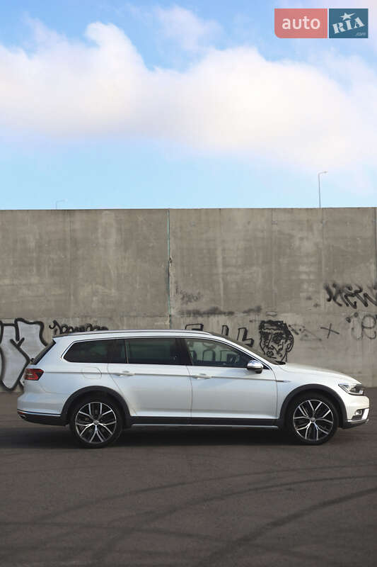 Универсал Volkswagen Passat Alltrack 2017 в Львове