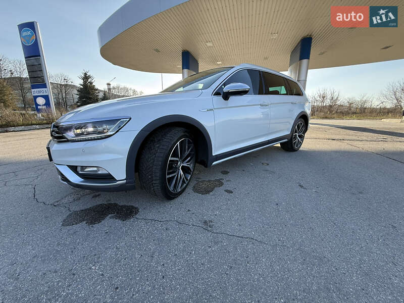 Универсал Volkswagen Passat Alltrack 2016 в Миргороде