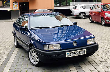 Седан Volkswagen Passat B3 1988 в Ивано-Франковске