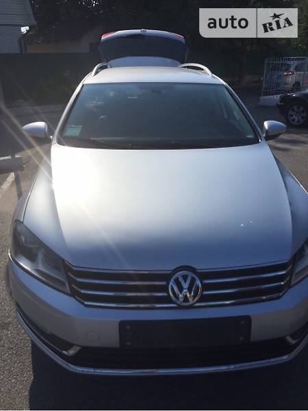 Volkswagen Passat 2011 року