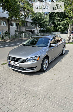 Седан Volkswagen Passat B7 2013 в Києві