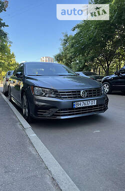 Седан Volkswagen Passat B7 2016 в Одессе