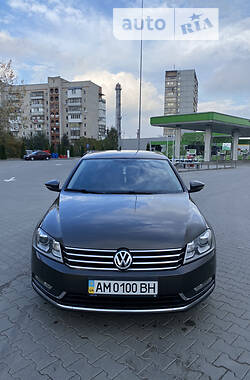 Седан Volkswagen Passat B7 2012 в Житомире