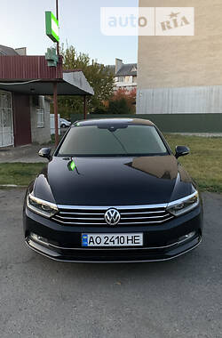 Седан Volkswagen Passat B8 2015 в Ужгороді