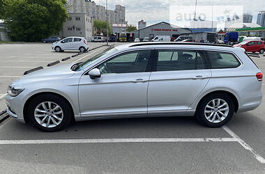 Универсал Volkswagen Passat B8 2016 в Киеве