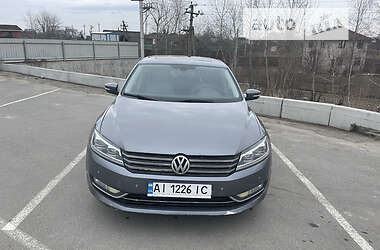 Седан Volkswagen Passat NMS 2013 в Вышгороде