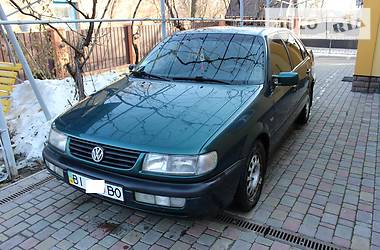 Седан Volkswagen Passat 1995 в Лохвице