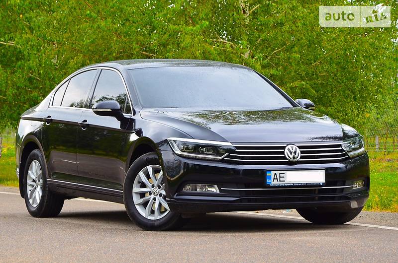 Седан Volkswagen Passat 2016 в Днепре