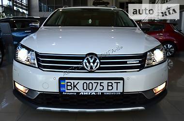 Универсал Volkswagen Passat 2013 в Хмельницком