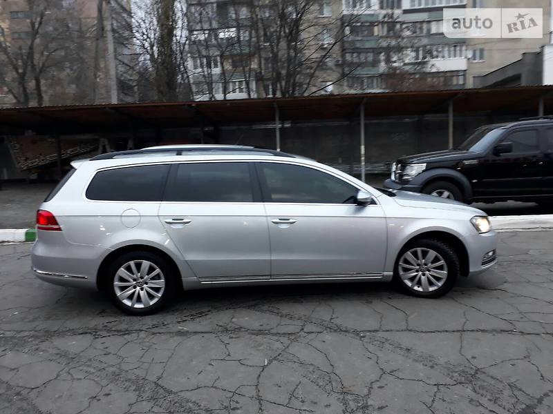 Універсал Volkswagen Passat 2012 в Дніпрі