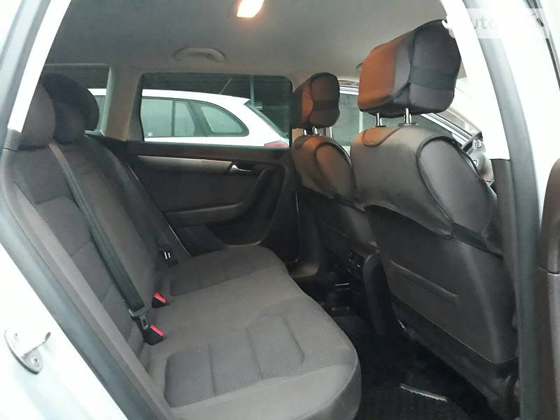Універсал Volkswagen Passat 2012 в Дніпрі