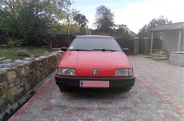Седан Volkswagen Passat 1990 в Виньковцах