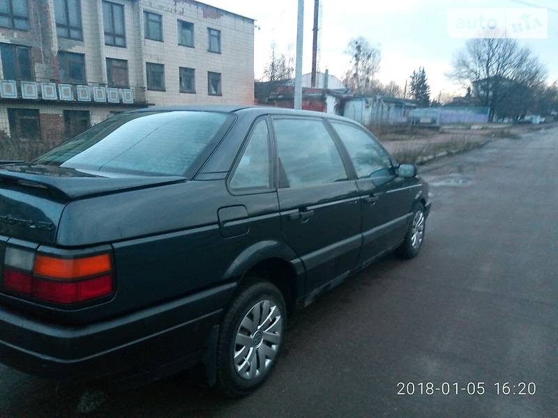 Седан Volkswagen Passat 1991 в Лугинах