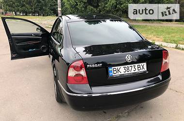 Седан Volkswagen Passat 2004 в Ровно