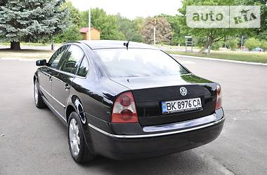 Седан Volkswagen Passat 2003 в Ровно