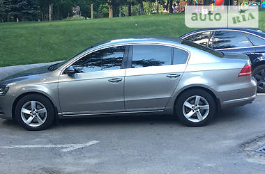 Седан Volkswagen Passat 2013 в Харькове