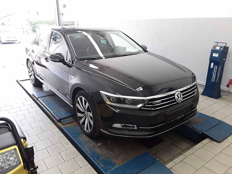 Седан Volkswagen Passat 2015 в Луцке