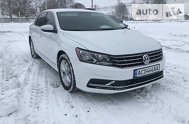 Седан Volkswagen Passat 2016 в Луцке