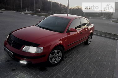 Седан Volkswagen Passat 1999 в Гусятине