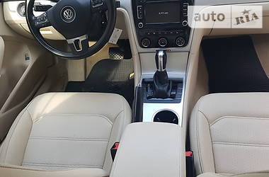 Седан Volkswagen Passat 2013 в Киеве