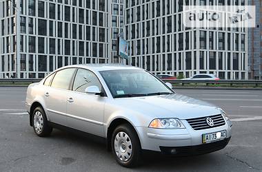 Седан Volkswagen Passat 2004 в Киеве