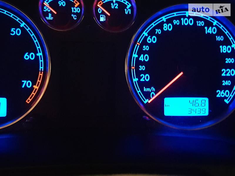 Седан Volkswagen Passat 2004 в Києві