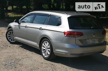 Універсал Volkswagen Passat 2015 в Ужгороді