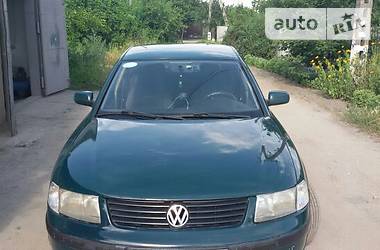 Седан Volkswagen Passat 1997 в Днепре