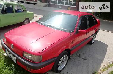 Седан Volkswagen Passat 1992 в 