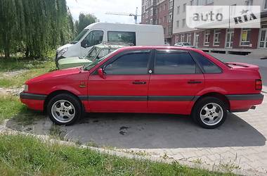 Седан Volkswagen Passat 1992 в 