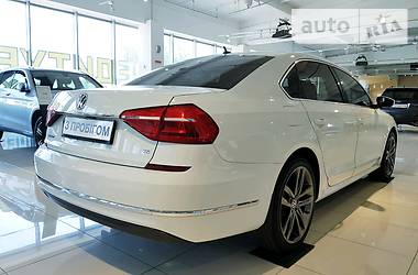 Седан Volkswagen Passat 2016 в Киеве