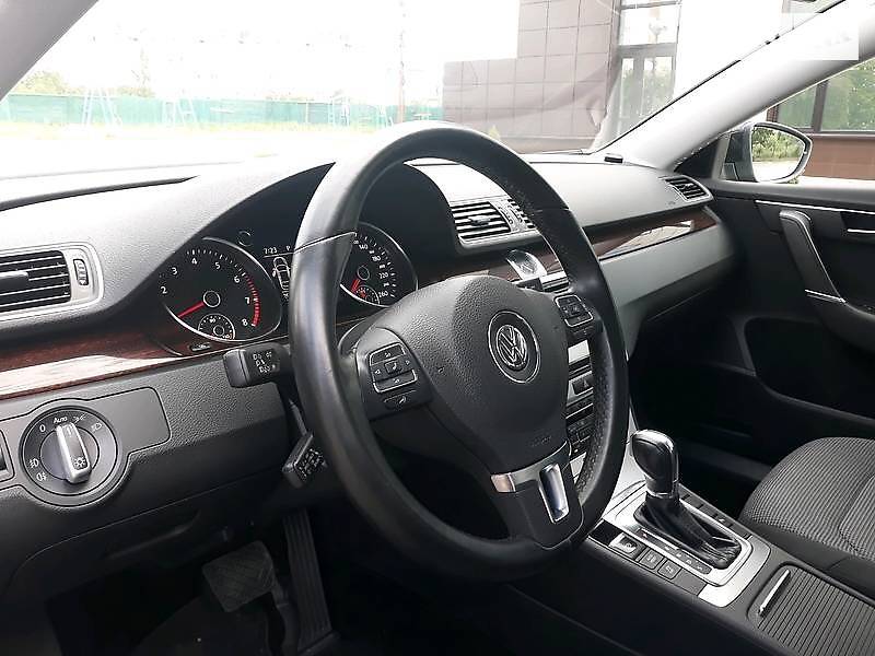 Седан Volkswagen Passat 2011 в Луцьку