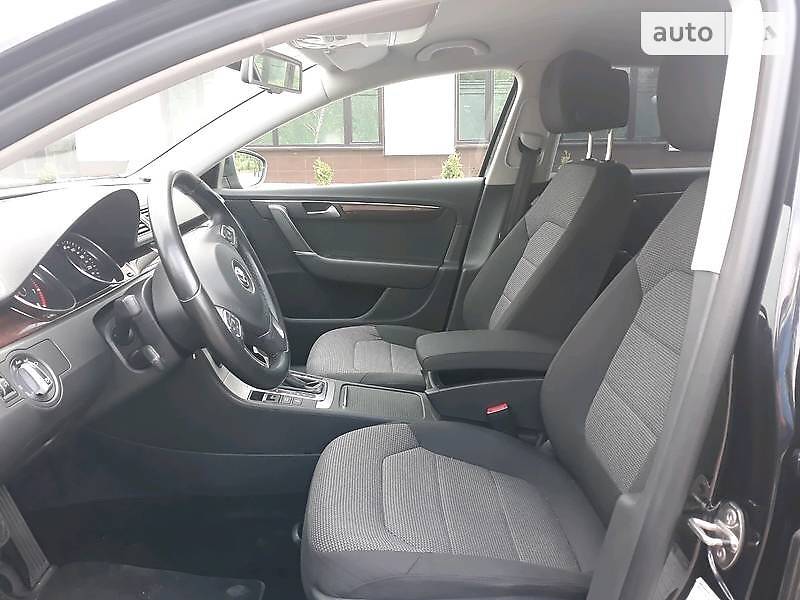 Седан Volkswagen Passat 2011 в Луцьку