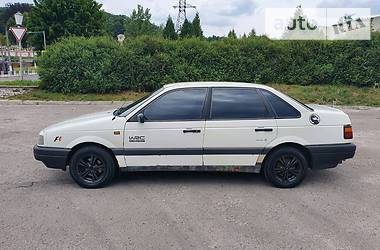 Седан Volkswagen Passat 1990 в Львові