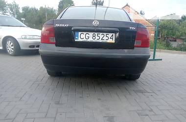 Седан Volkswagen Passat 1998 в Локачах