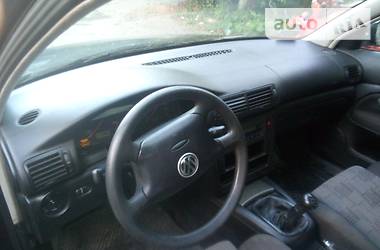 Седан Volkswagen Passat 1998 в Локачах