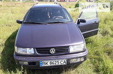 Універсал Volkswagen Passat 1996 в Березному