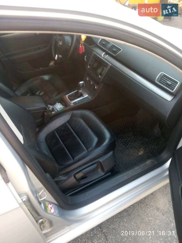 Універсал Volkswagen Passat 2012 в Коростишеві