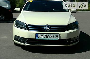 Універсал Volkswagen Passat 2014 в Житомирі