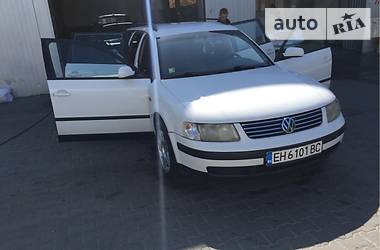 Універсал Volkswagen Passat 1998 в Чернівцях